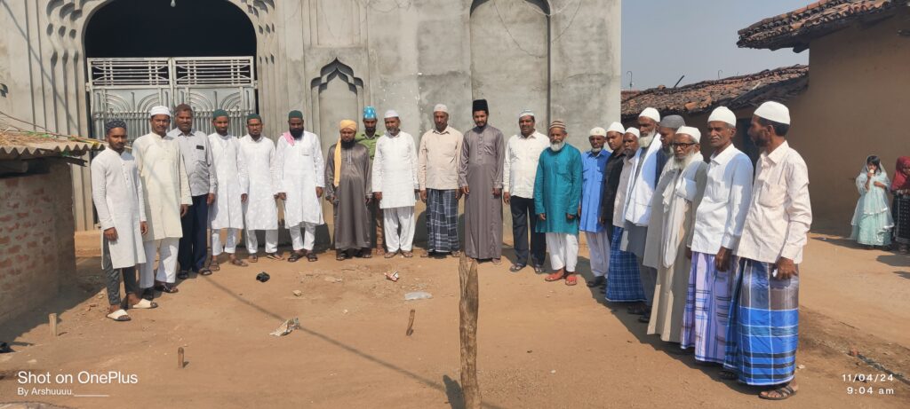 अकीदत के साथ अदा की गई ईद उल फितर की नमाज,अमन चैन की मांगी गई दुआ