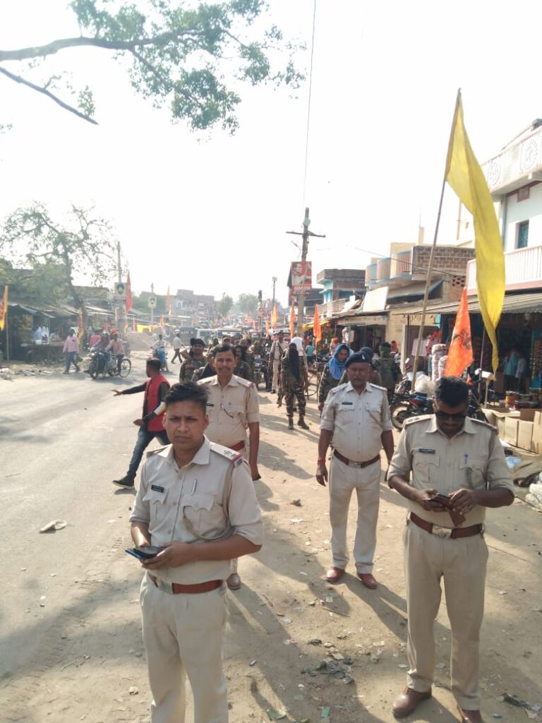 रामनवमी पर्व को लेकर रमना पुलिस ने निकाला फ्लैग मार्च