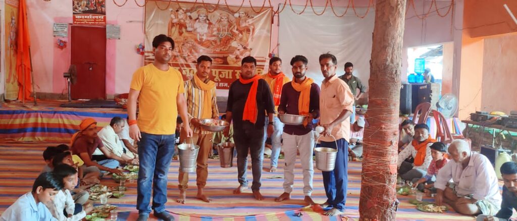 रामनवमी पूजा समिति रंका के द्वारा विशाल भंडारा का किया गया आयोजन