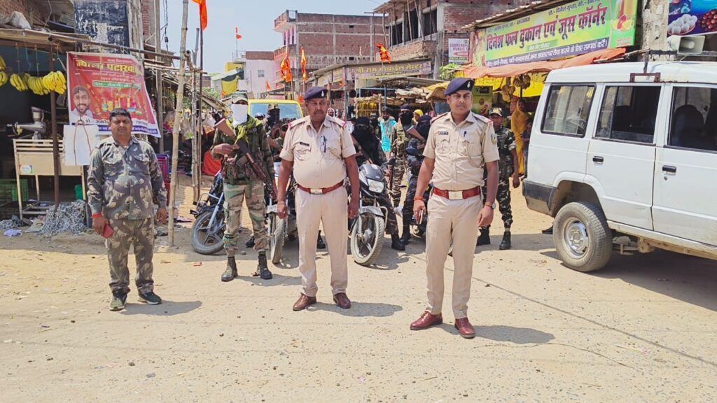 रामनवमी पर्व को लेकर केतार थाना प्रभारी ने निकाला फ्लैग मार्च!