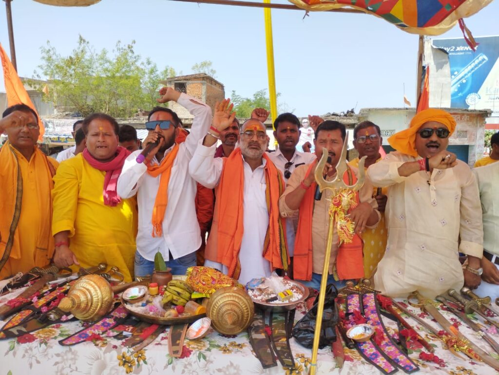रामनवमी पर किया गया शस्त्र पूजन,भक्ति भाव का महौल