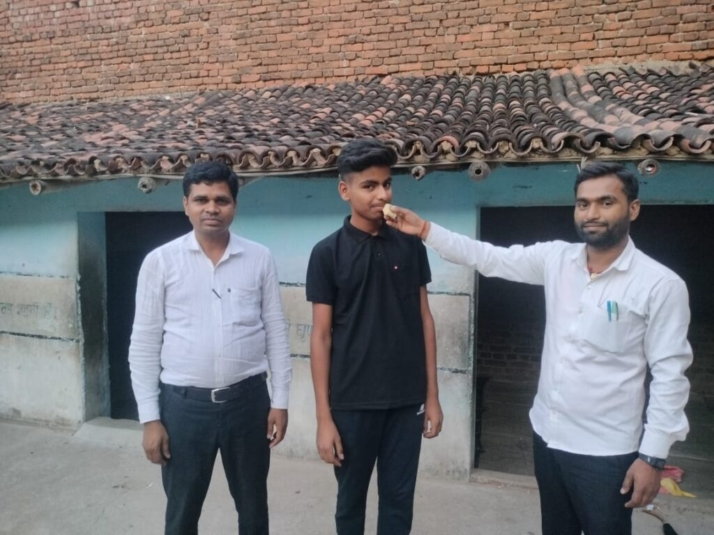 अमित बना प्रखंड टॉपर, गुरुजनों ने दी बधाई