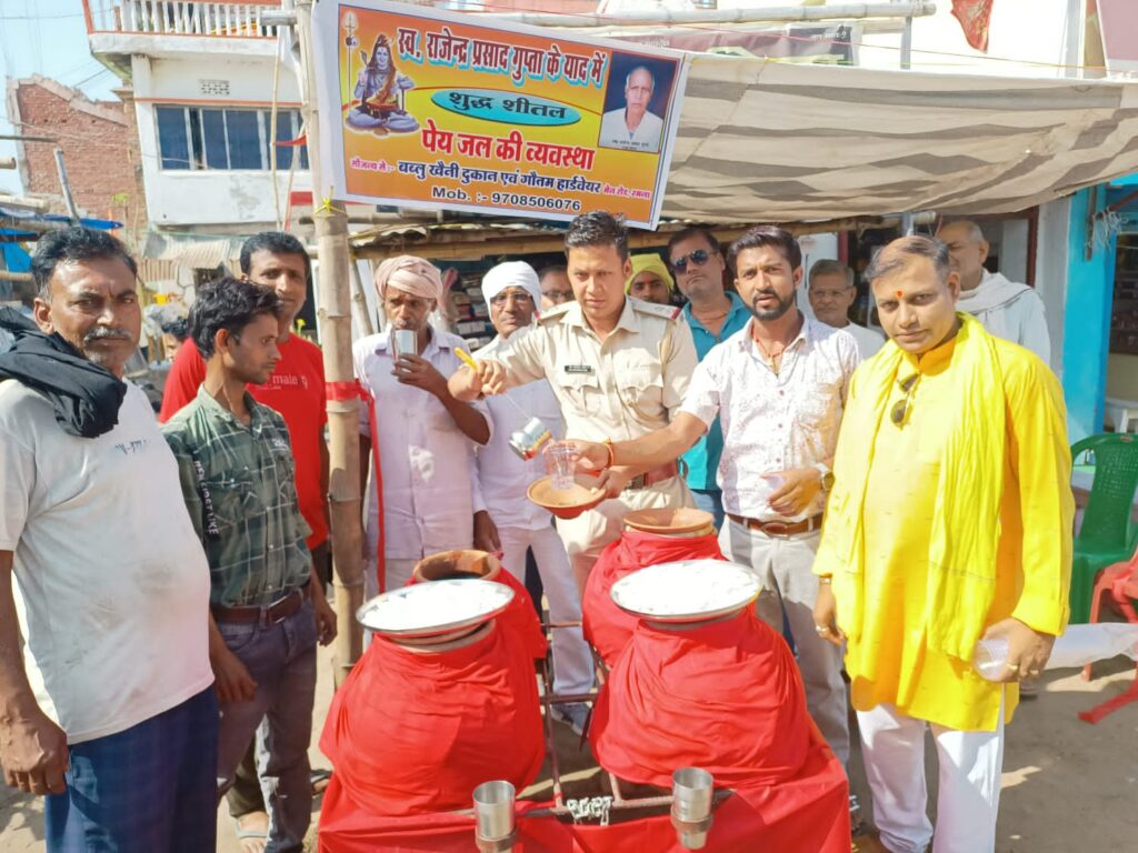 समाजसेवी बबलू गुप्ता ने अपने पिता की याद में शीतल शुद्ध जल पनशाला का किया शुभारंभ