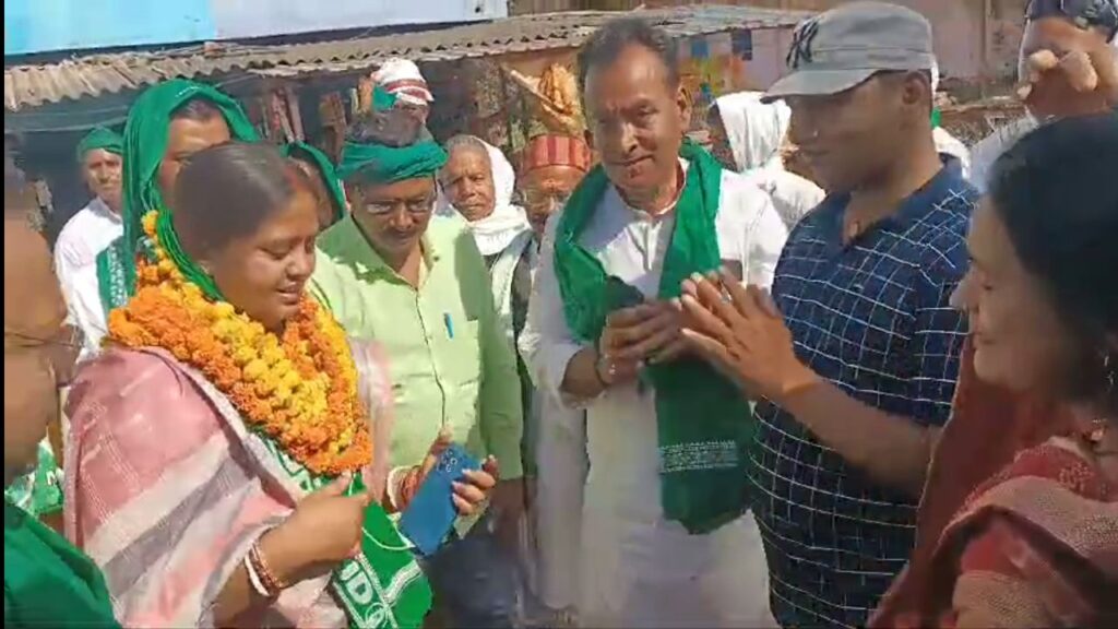खरौंधी में महागठबंधन के प्रत्याशी ममता भुईंया का जोरदार तरीके से स्वागत