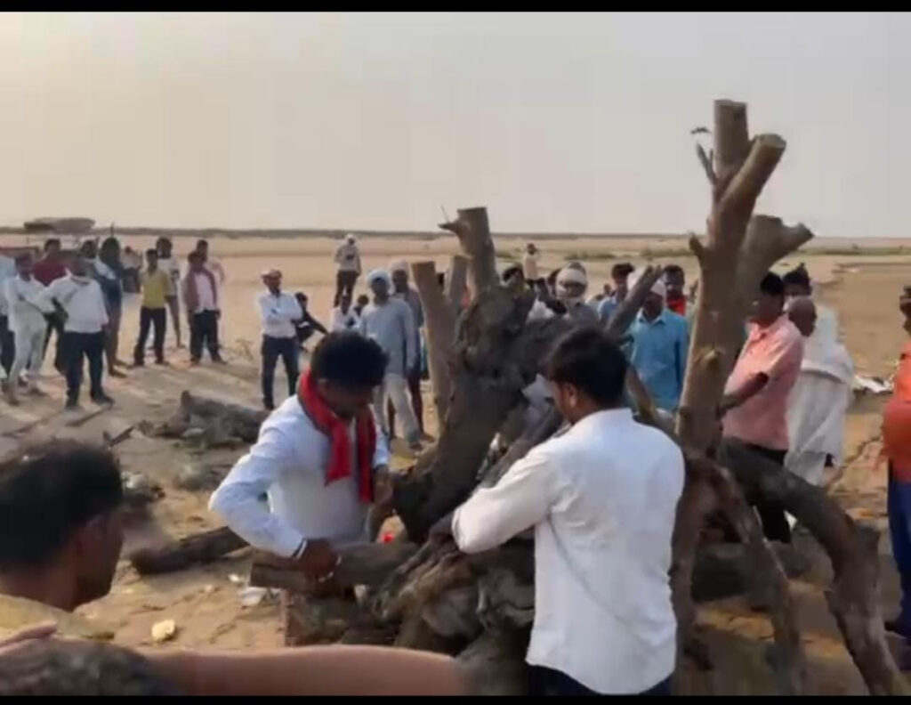 62 वर्षीय जय किशुन मिस्त्री ने कीटनाशक दवा खाकर आत्महत्या कर ली