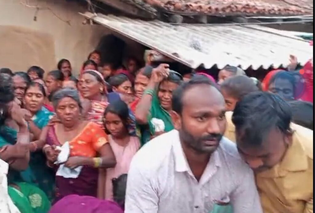 खेत में शव मिलने से गांव में मचा कोहराम