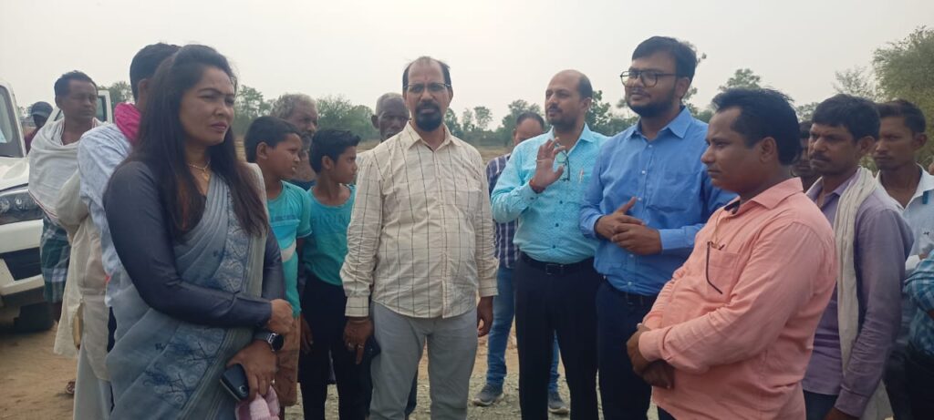 अंडरपास निर्माण को लेकर एनएचआईए के  पलामू जोन के निदेशक  ने लोगों की समस्या को जाना