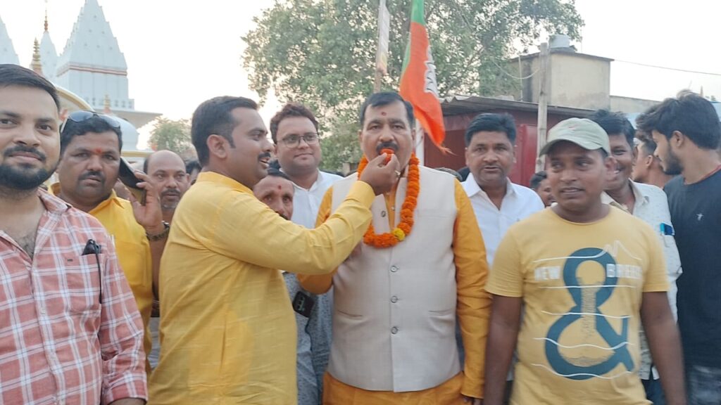 बीडी राम के हैट्रिक जीत पर भाजपाइयों में जश्न