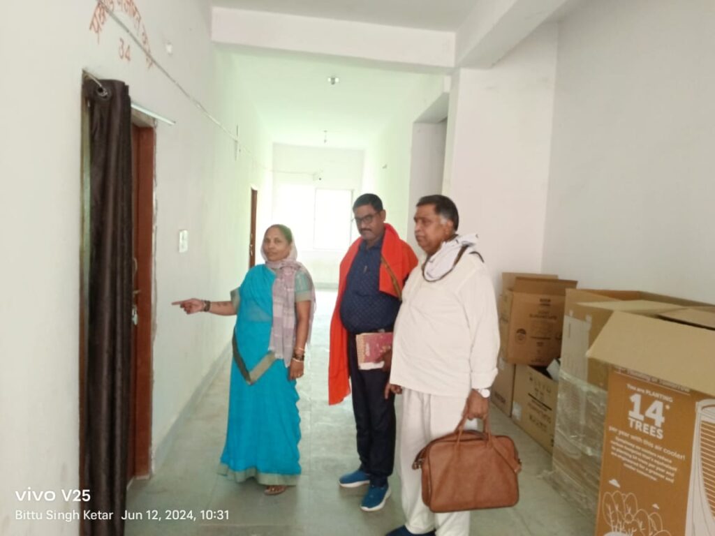 प्रमुख ने किया निरीक्षण, निरिक्षण के दौरान प्रखंड व अंचल में अधिकतर कर्मी गायब पाए गए।