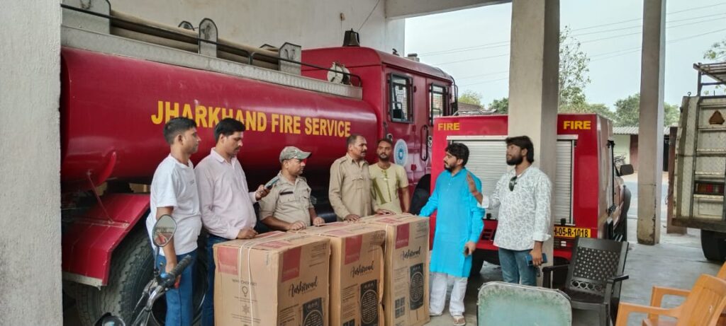 कन्या विवाह एंड विकास सोसाइटी ने अग्निशमन विभाग को तीन कुलर उपलब्ध कराया