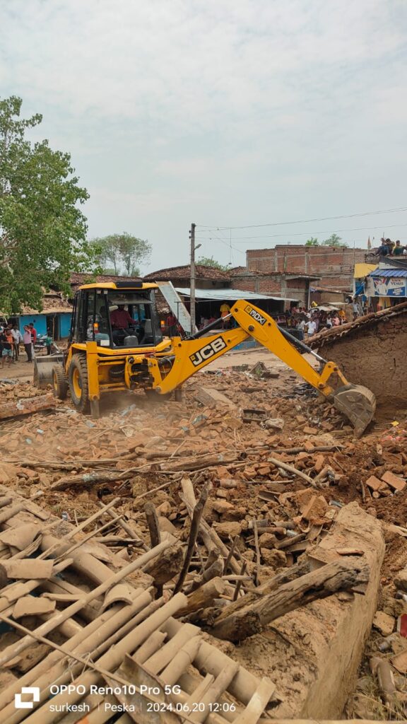 प्रशासन का बुलडोजर चला, पेशका बाजार अतिक्रमण से मुक्त