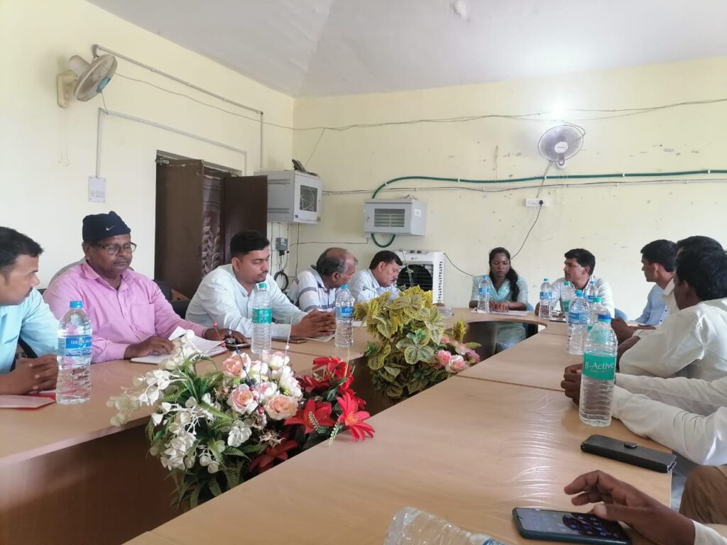 बीस सूत्री के बैठक में जमीन संबंधित मामले के लिए सप्ताह में एक दिन जनता दरबार लगाने का प्रस्ताव पारित