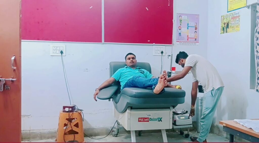गढ़वा दृष्टि के पत्रकार विवेक मिश्रा ने रक्तदान कर बचाई मासूम बच्ची की जान
