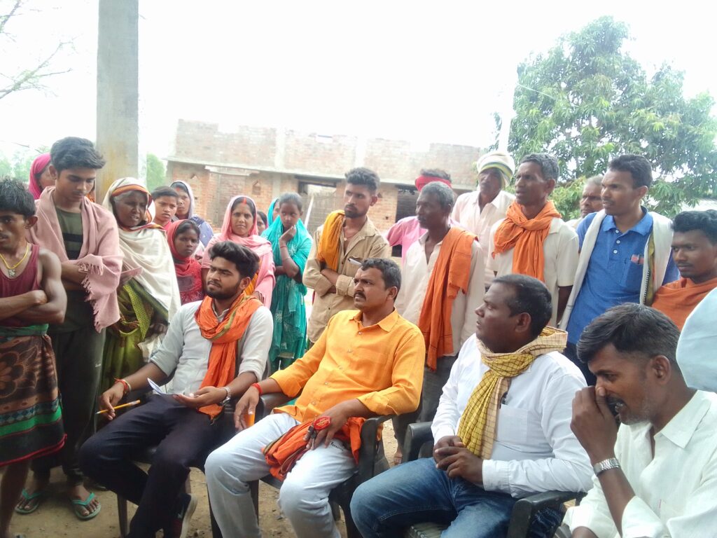 डिलर पर कालाबाजारी करने का लगा आरोप