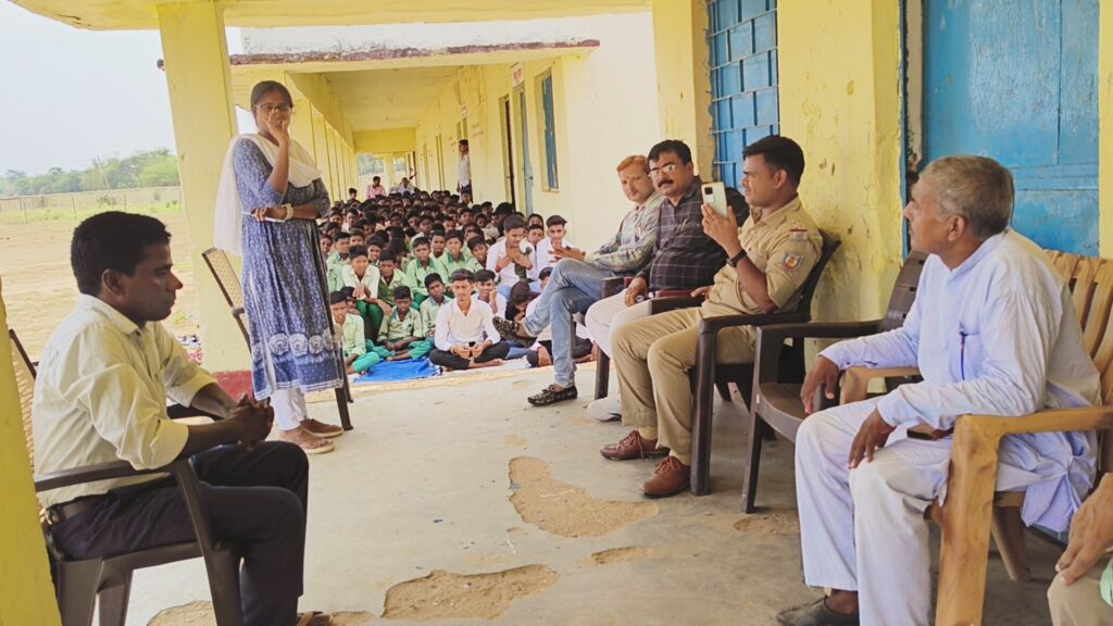 बीडीओ और थाना प्रभारी ने चलाया नशा मुक्ति अभियान।