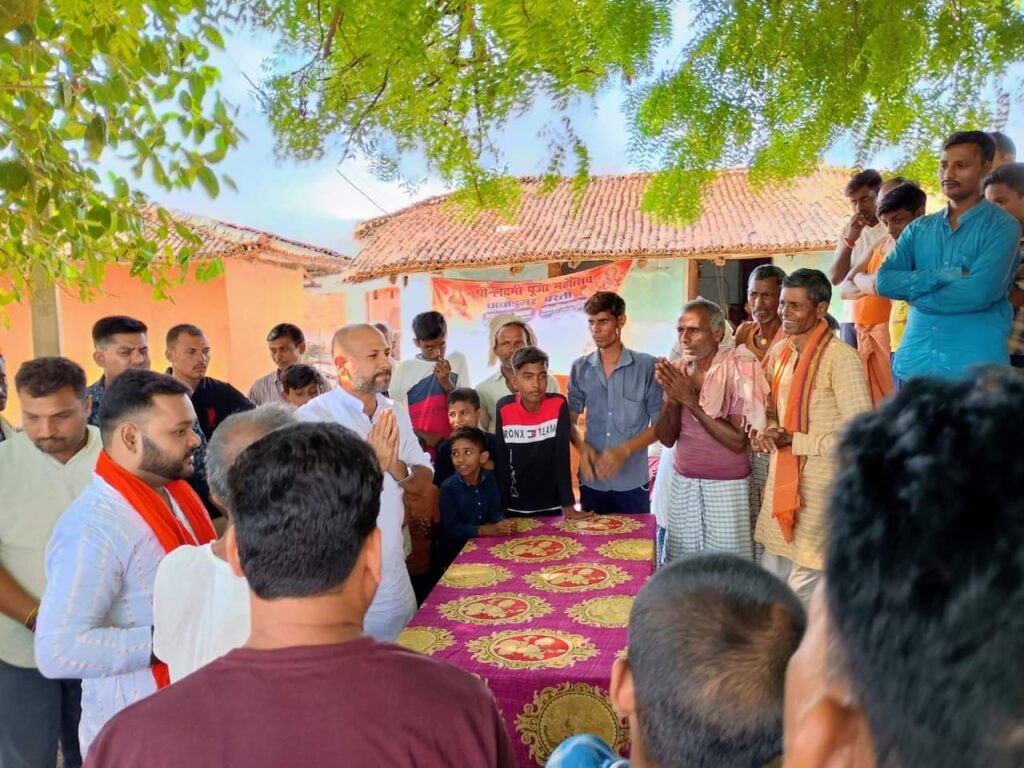 भवनाथपुर विधानसभा क्षेत्र के विधायक प्रत्याशी पंकज कुमार चौबे ने केतार प्रखंड के विभिन्न गांवों का किया दौरा, लोगों से सुनी उनकी समस्या!