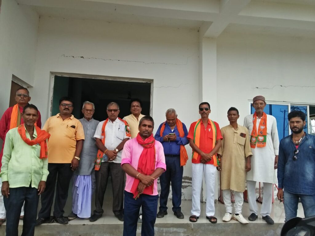 बिजली की आंख मिचोनी से उपभोक्ता परेशान भाजपाइयों ने किया ग्रीड में प्रदर्शन