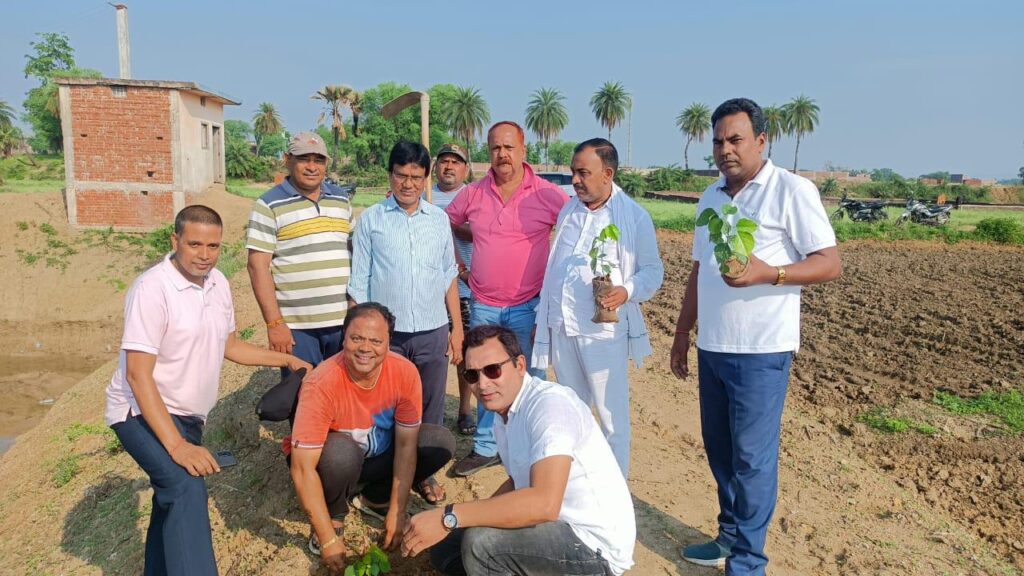 भारतीय जनता पार्टी झारखंड प्रदेश के द्वारा प्रायोजित कार्यक्रम एक वृक्ष मां के नाम कार्यक्रम के तहत नगर मंडल गढ़वा के अध्यक्ष उमेश कश्यप के नेतृत्व में किया गया वृक्षारोपण!