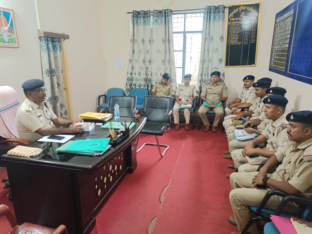 अनुमंडल पुलिस पदाधिकारी सत्येंद्र नारायण सिंह ने सभी थाना प्रभारियों के साथ की समीक्षा बैठक!