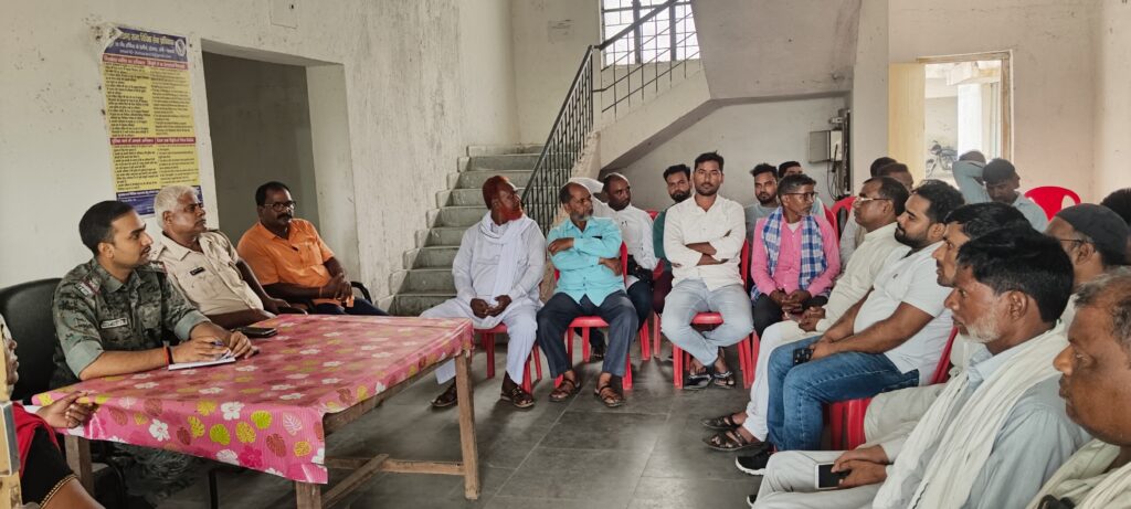 मुहर्रम पर्व को लेकर नौडीहा बाजार थाना परिसर में शांति समिति की बैठक हुई आयोजित