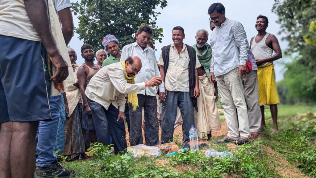 मंत्री के निजी खर्चे से बनेगा, दुर्गा मंडप एवं शमशान शेड, किया गया भूमि पूजन