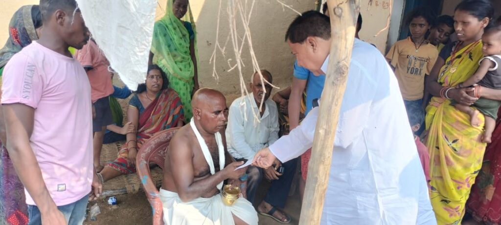 राजहरा गांव में वज्रपात से दो महिलाओं की मौत, पूर्व मंत्री गिरिनाथ सिंह ने की आर्थिक मदद!
