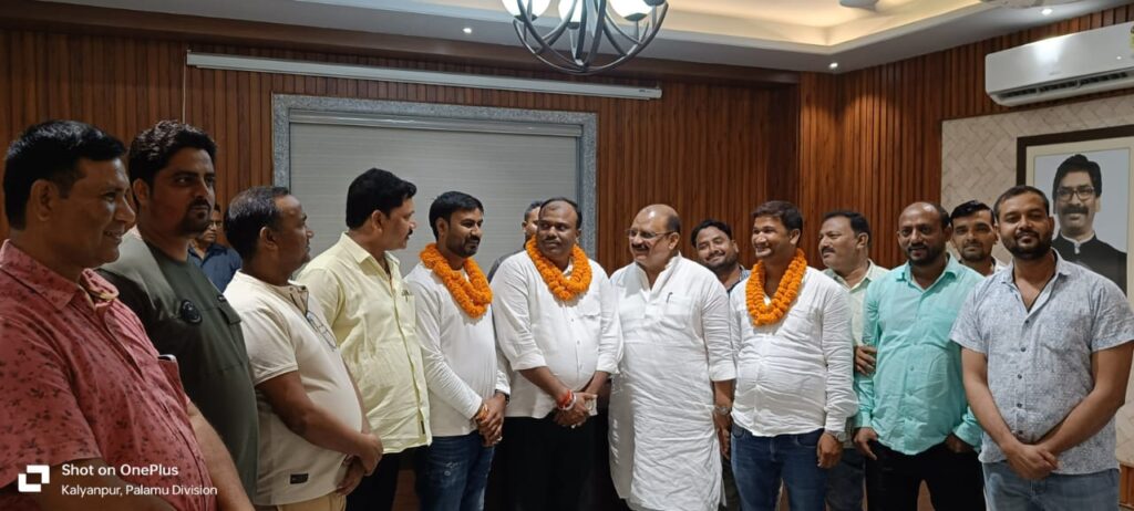 जेएमएम गढ़वा नगर मंडल का गठन,आशीष बने अध्यक्ष, मंत्री ने दी बधाई!