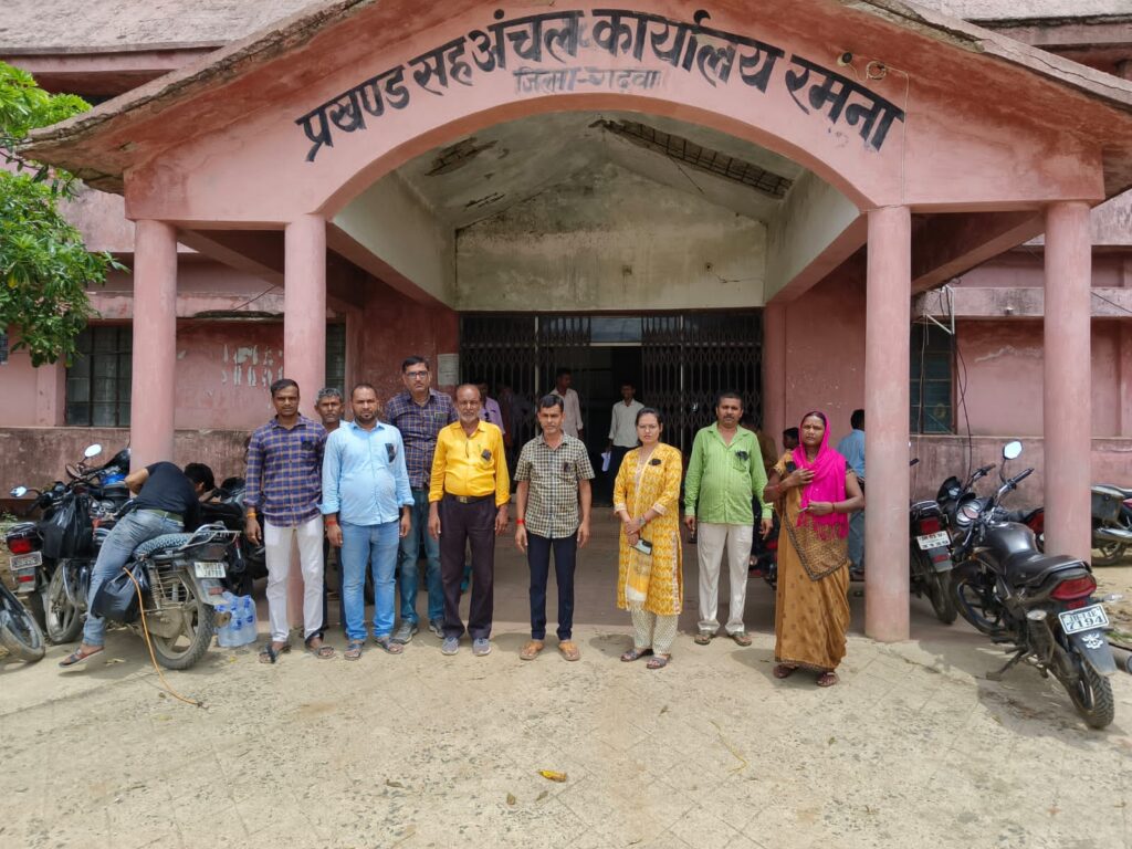 झारखंड राज्य अनुसचिवीय कर्मचारी संघ ने काला बिल्ला लगाकर किया काम