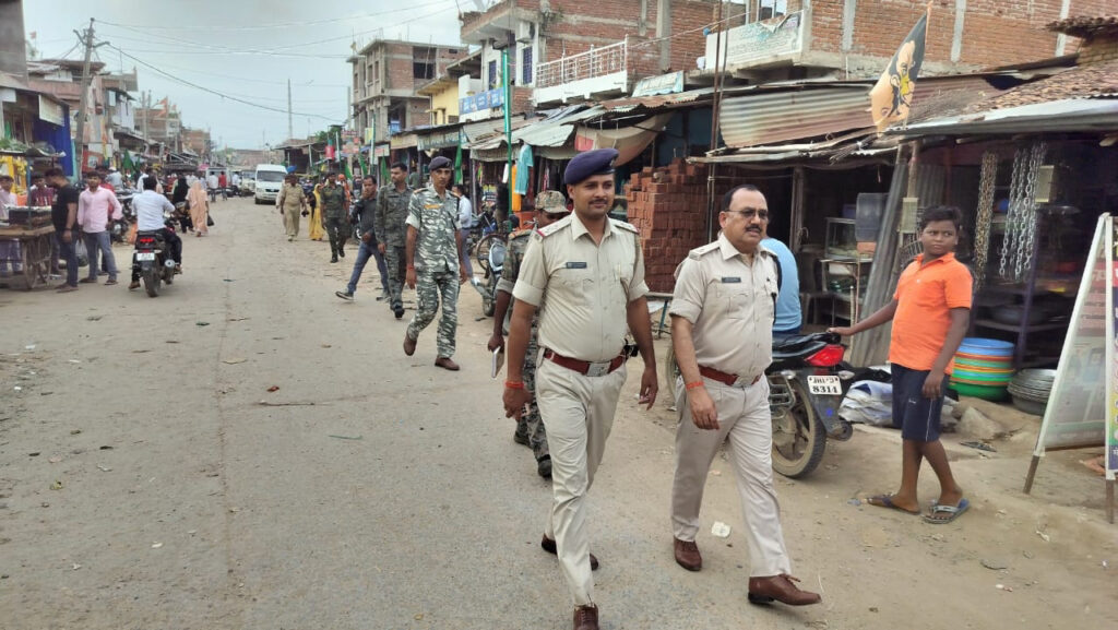 मुहर्रम पर्व को लेकर निकाला गया फ्लैग मार्च kandi