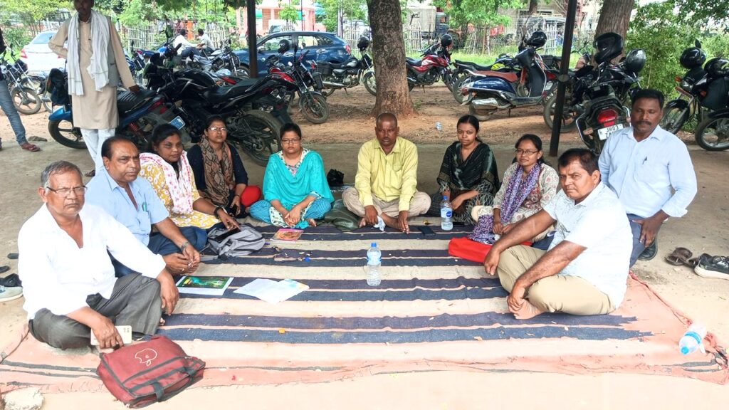 पंचायत सचिव ने बीडीओ को सौंपा दो सूत्री मांग पत्र