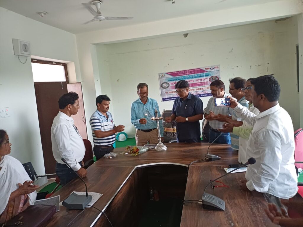 प्रखण्ड स्तरीय कर्मचारी चेतना जागरण कार्यक्रम का आगाज़ प्रखण्ड गढ़वा से हुआ