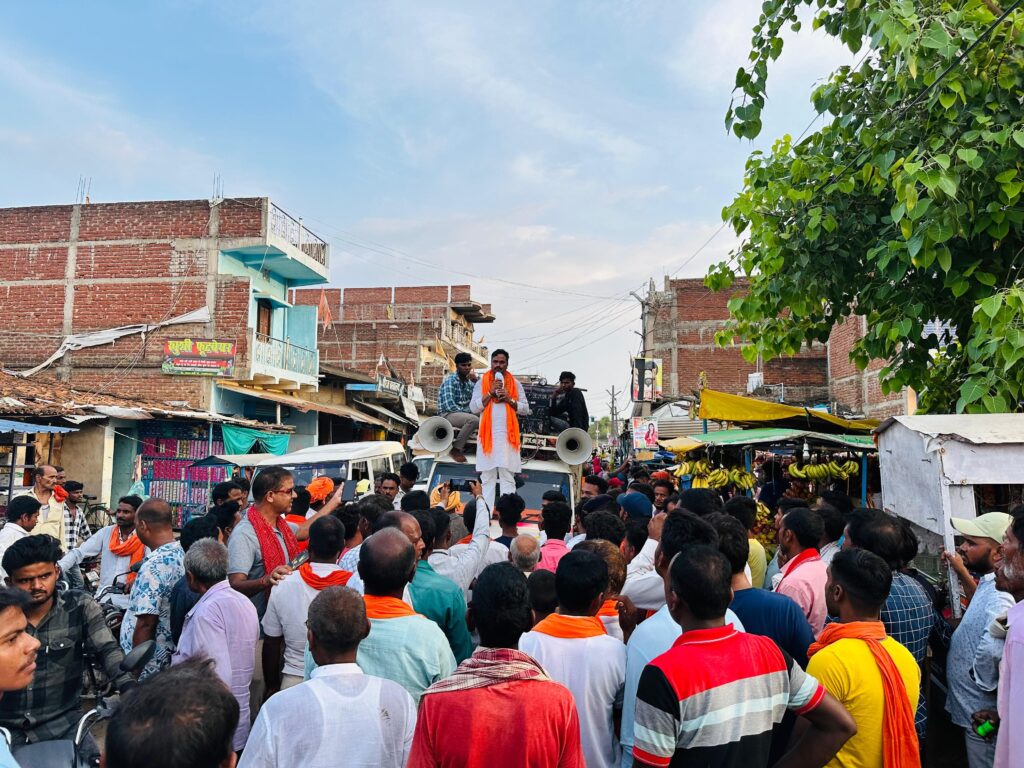 भ्रष्ट अधिकारियों को संरक्षण देने वाली सरकार को जड़ से उखाड़ फेंकना है : रामाशीष यादव
