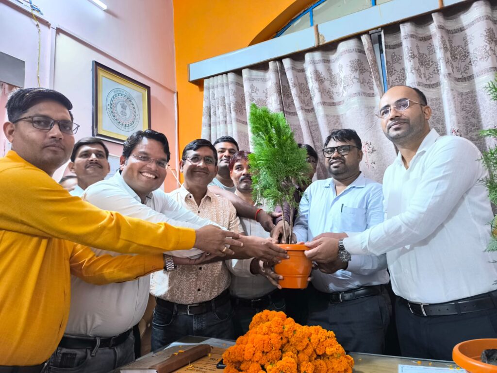 यदि आप द्वय पदाधिकारी शिक्षा, शिक्षक एवम् शिक्षालय के क्षेत्र में नवाचारी कदम उठायेंगे तो जिले में अपेक्षित परिणाम देखने को मिलेंगे:- सुशील कुमार