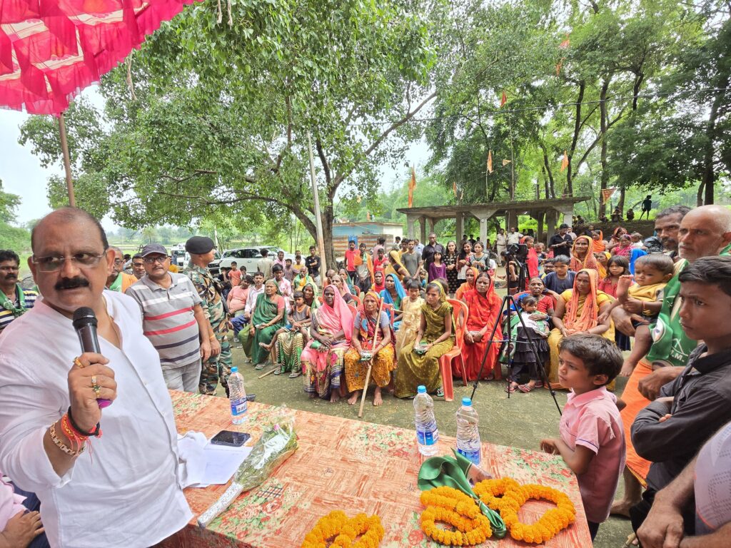 मंत्री ने क्षेत्र भ्रमण कर सुनी ग्रामीणों की समस्याएं