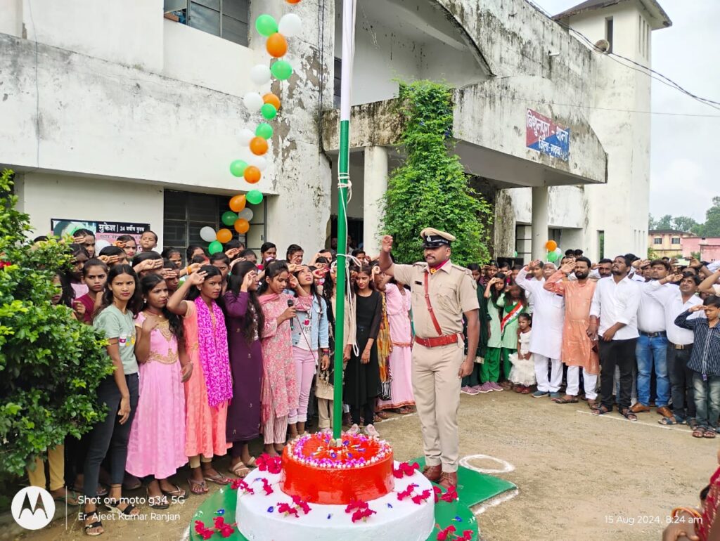 बिशुनपुरा प्रखंड में आजादी का जश्न: शान से किया गया ध्वजारोहण