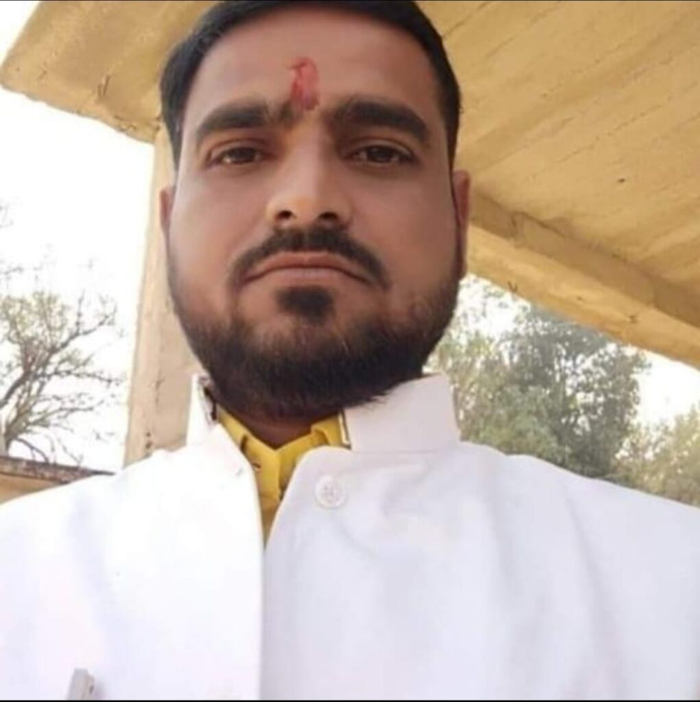 मनोज सिंह पूर्व जिला परिषद ऊंटरी रोड प्रखंड के माध्यम से बिरजा गांव में&nbsp; ट्रांसफार्मर के व्यवस्था किया गया किया गया