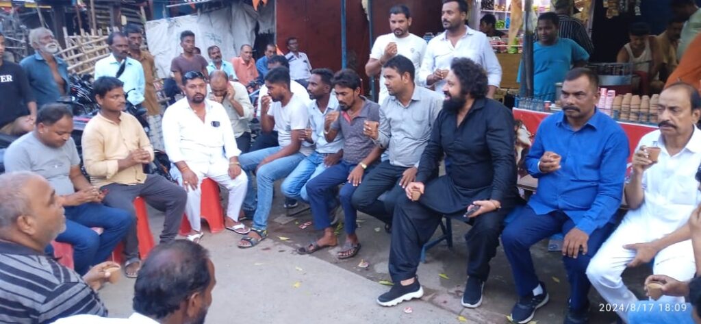 हुसैनाबाद में एनसीपी नेता सूर्या सोनल सिंह ने की ‘चाय पर चर्चा’, जलजमाव की समस्या से निजात दिलाने का दिया भरोसा