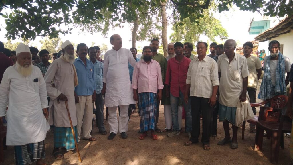 पूर्व मंत्री केएनत्रिपाठी ने क्षेत्र के दोराकर लोगों को सुनी समस्या