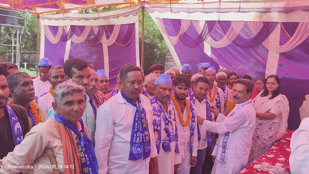 सैकड़ो लोगो ने थामा बसपा दामन , राजन मेहता ने माला पहना कर किये स्वागत*। *पलामू जिला ब्यूरो चीफ लवकुश कुमार सिंह की रिपोर्ट