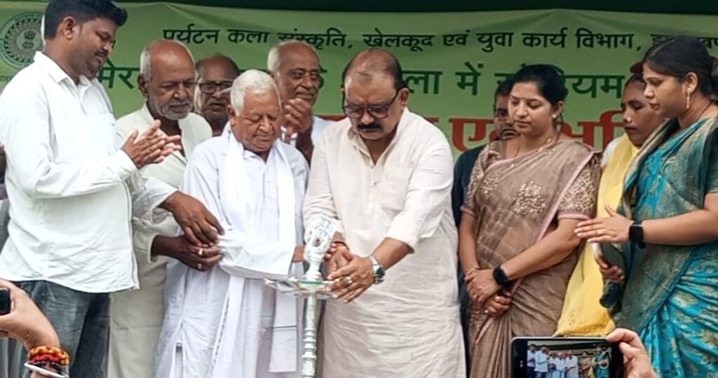 मंत्री ने किया 4 करोड़ की लागत से फुटबॉल स्टेडियम का भूमि पूजन एवं शिलान्यास