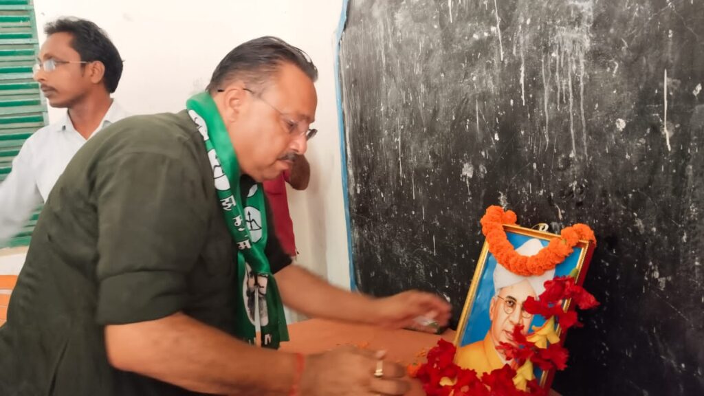 पूर्व विधायक अनंत ने शिक्षको को किया सम्मानित