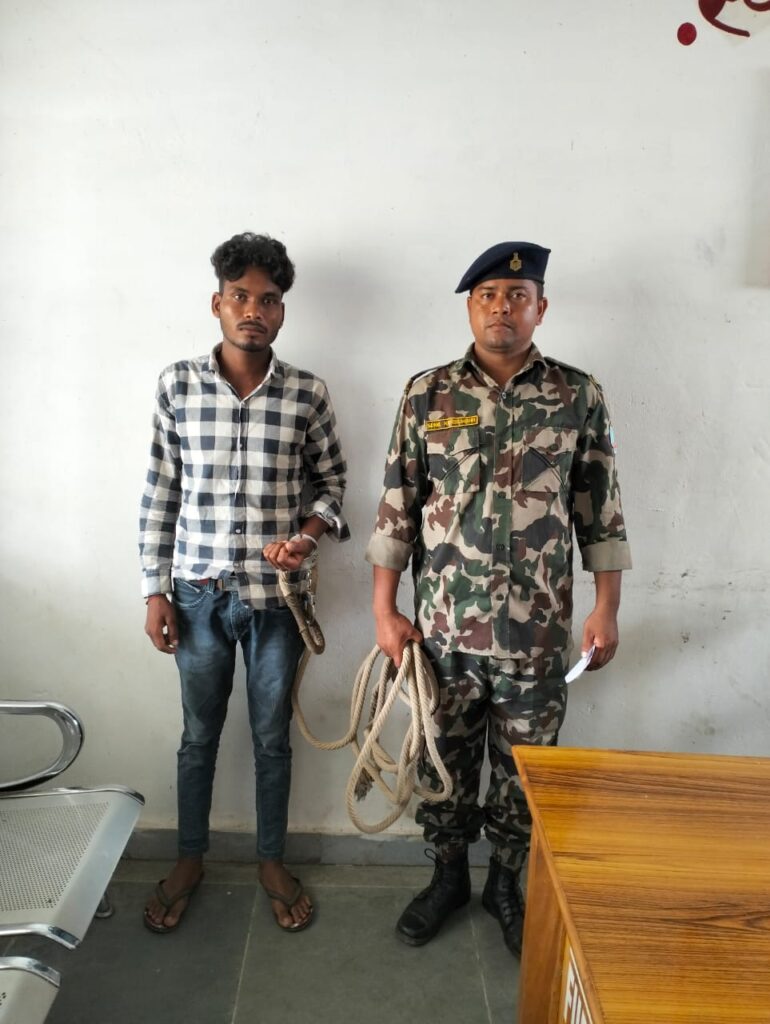 बिशुनपुरा: पुलिस ने फरार चल रहे एक युवक को गिरफ्तार कर भेजा जेल