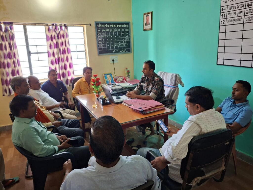 नौडीहा बाजार थाना प्रभारी ने आज व्यवसाय तथा दुकानदारों के साथ बैठक की ,कई आवश्यक दिशा-निर्देश दिशा