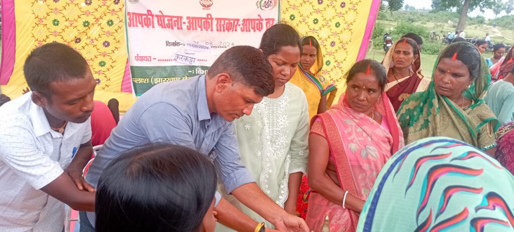 नौडीहा बाजार प्रखंड के करकटा पंचायत में लगा सरकार आपके द्वार कार्यक्रम
