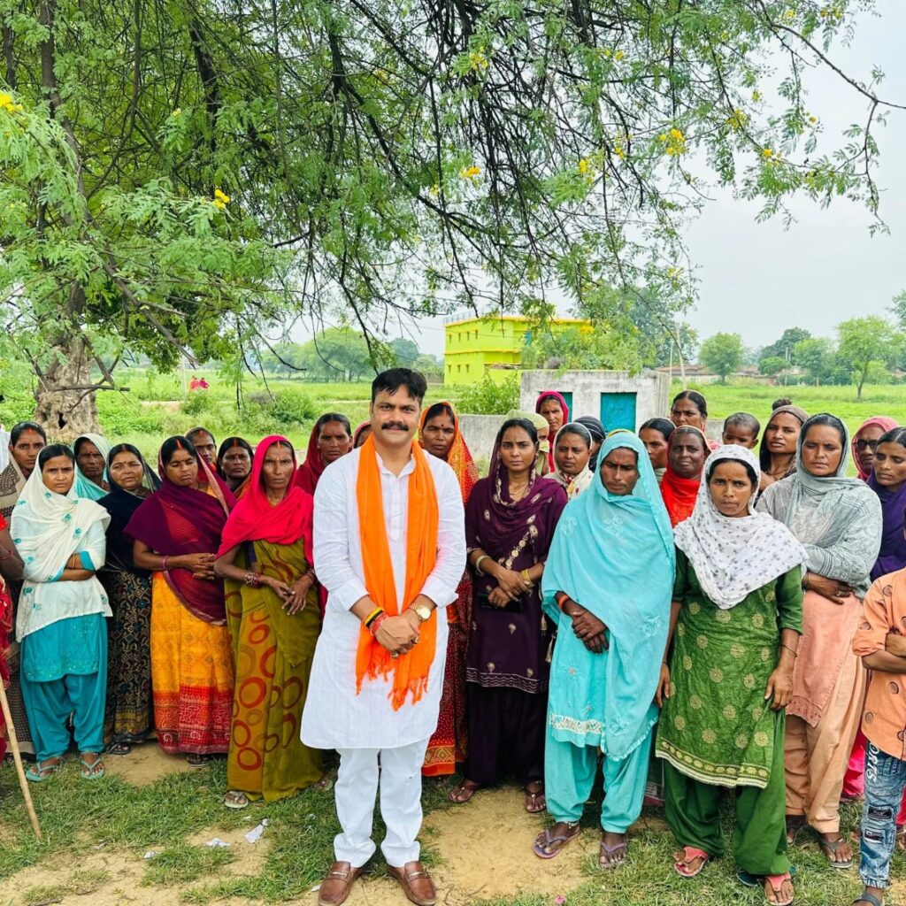जनसम्पर्क के दौरान रामाशीष यादव सिस्टम पर हुए हमलावर