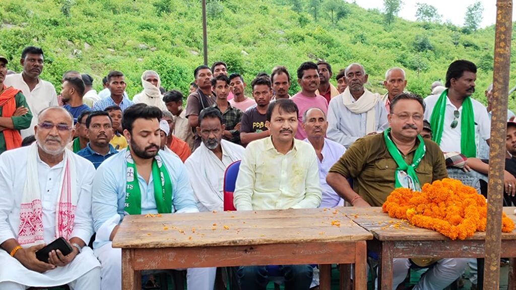 अनंत प्रताप देव ने सपही में लोगो को योजनाओ की दी जानकारी