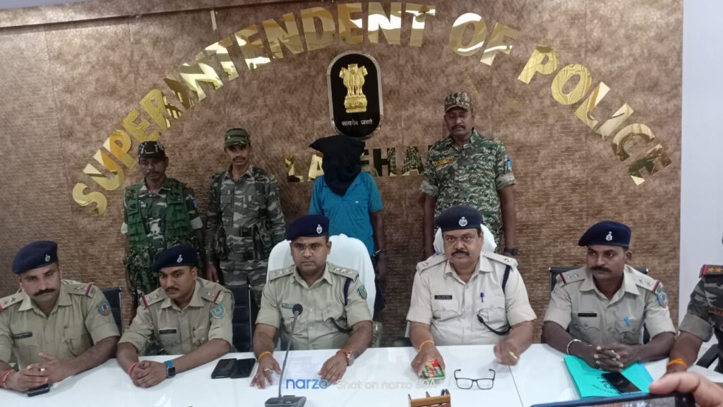 5 लाख का इनामी उग्रवादी देख रहा था फुटबॉल मैच, पुलिस ने बीच मैच में धर दबोचा