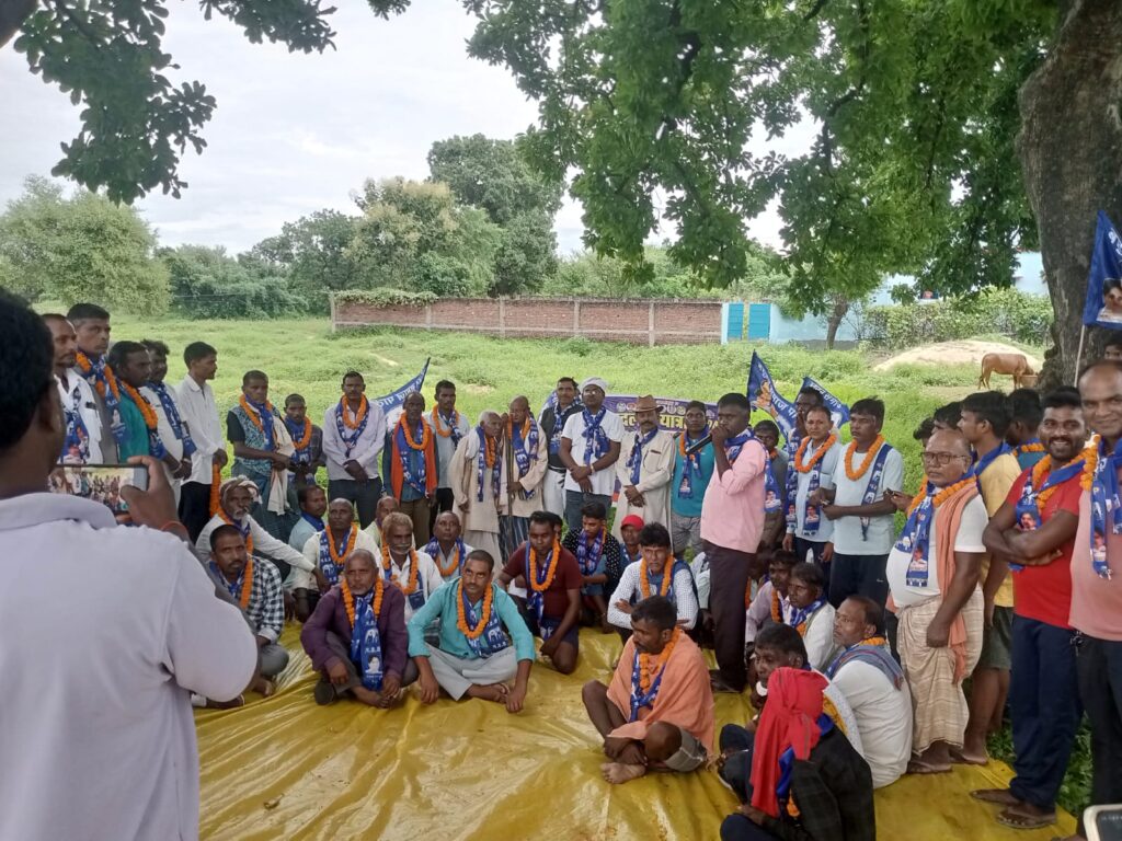 अजय मेटल के बढ़ते लोकप्रियता को देख सैकड़ो लोगों ने थामा बसपा का दामन