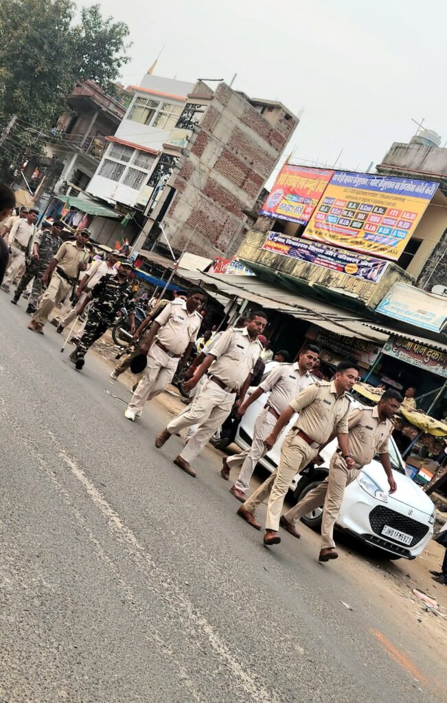 रमना थाना क्षेत्र मे निकला फ्लैग मार्च