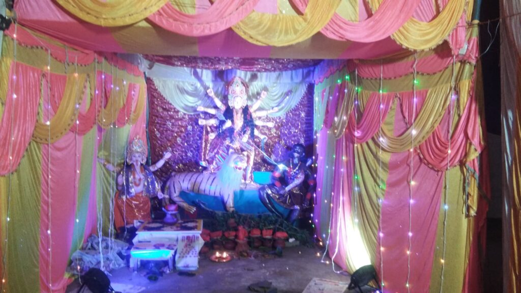 मां दुर्गा की पट खुलते ही श्रद्धालुओं की उमड़ भीड़: जयघोष से भक्तिमय हुआ अमरोरा